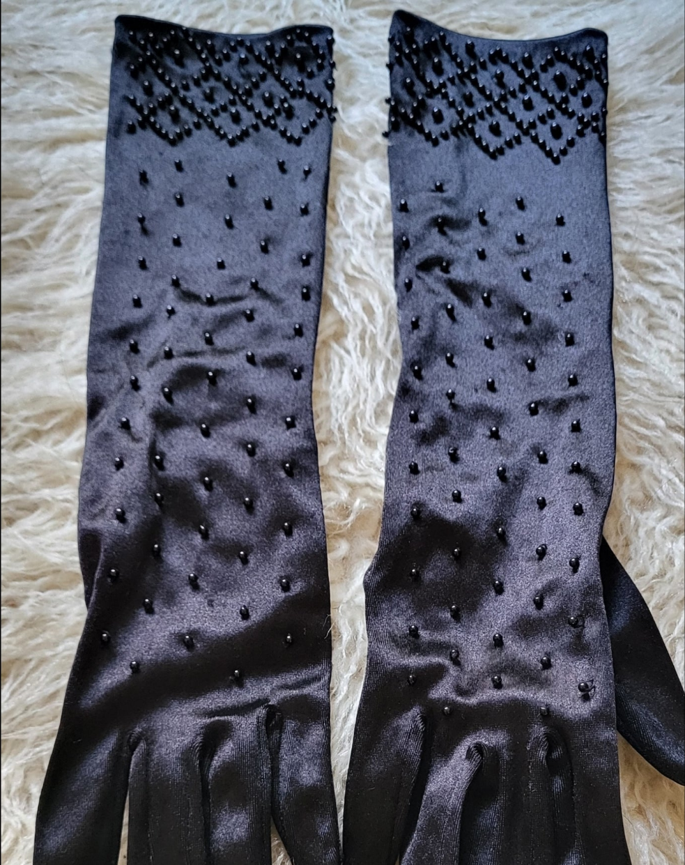 Black pearls gloves
