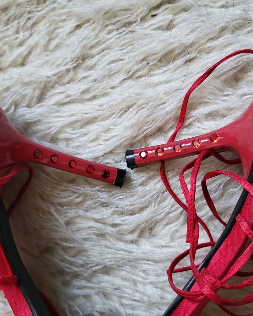 Feminine sandals. Size 37