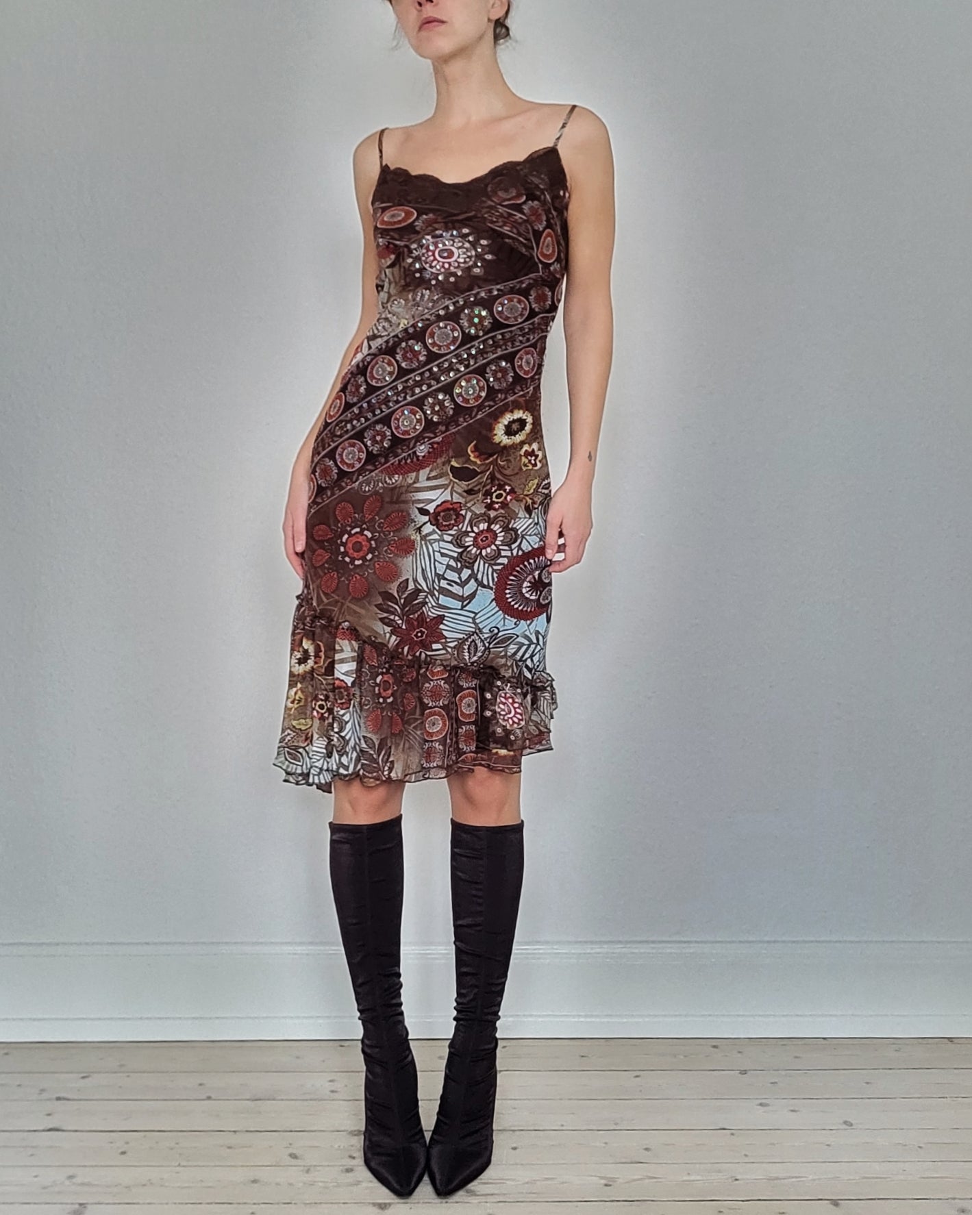 Gentle feminine midi