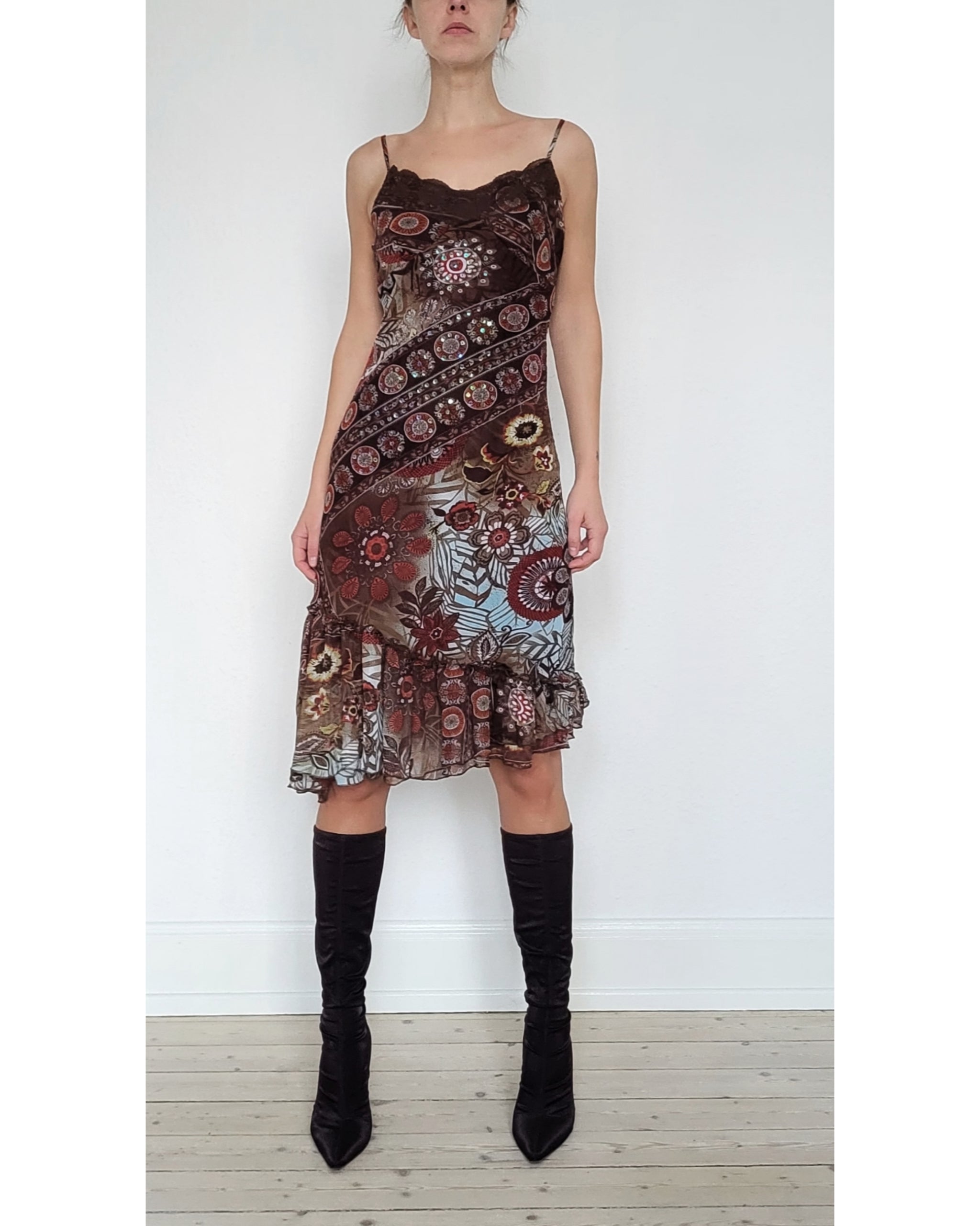 Gentle feminine midi