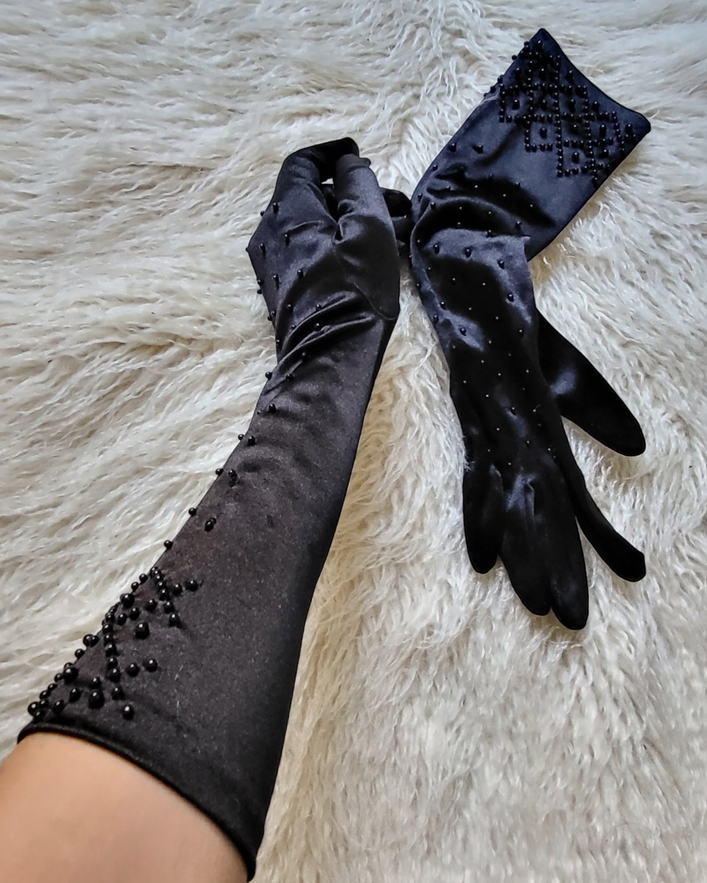Black pearls gloves