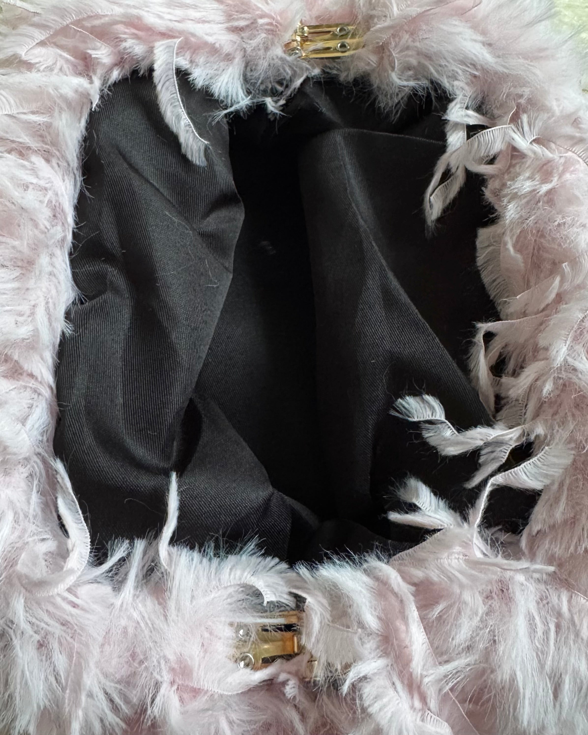 Pink feathers clutch