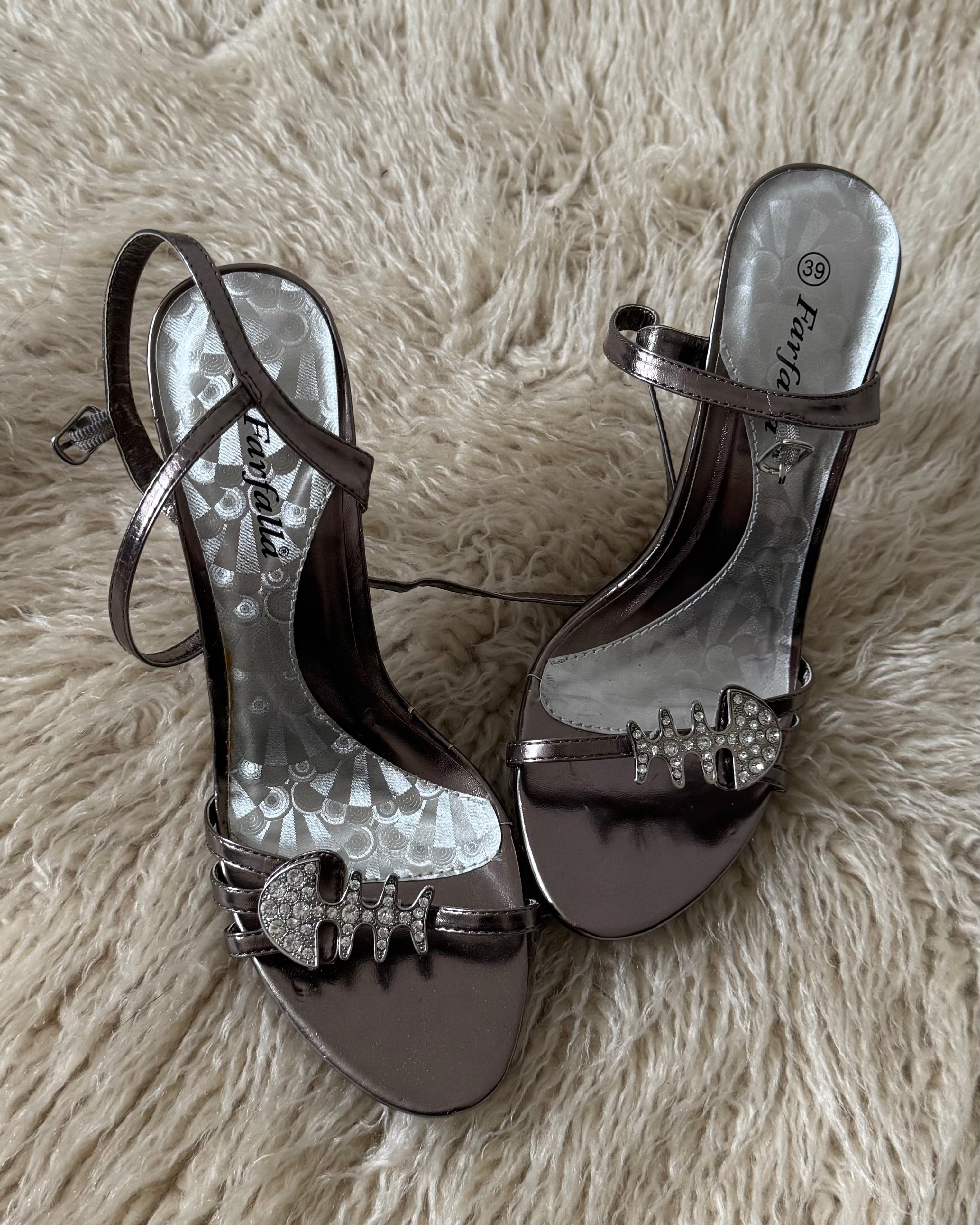 Fish bones heels. Size 39