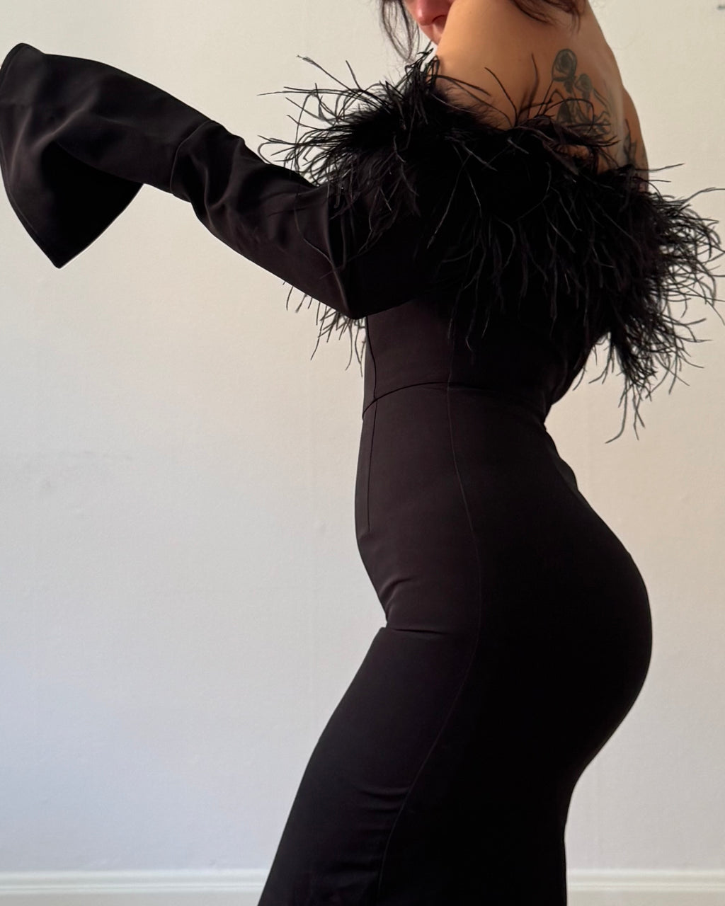 Fatale feathers