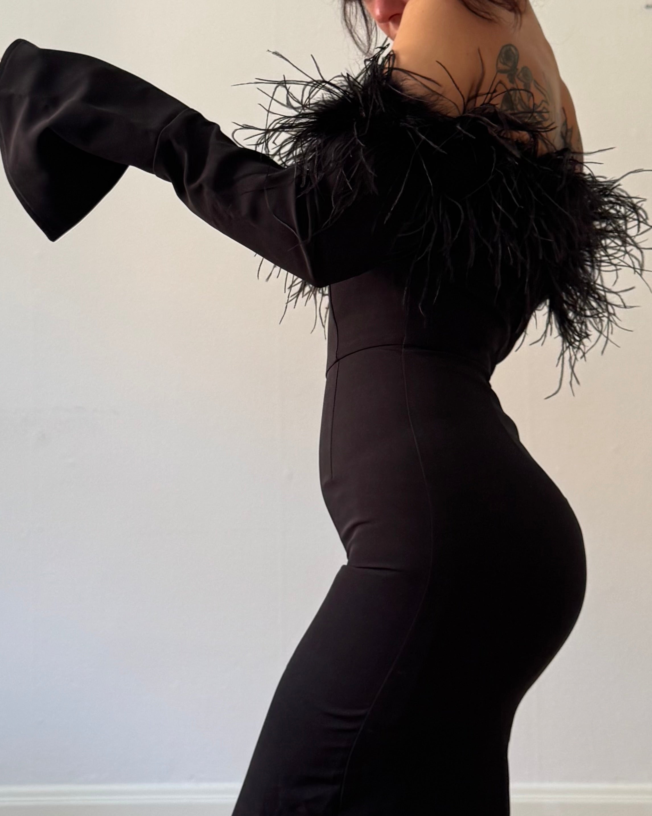 Fatale feathers