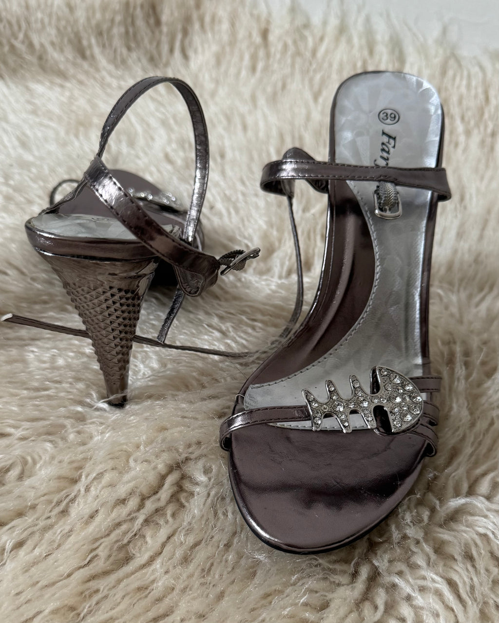 Fish bones heels. Size 39