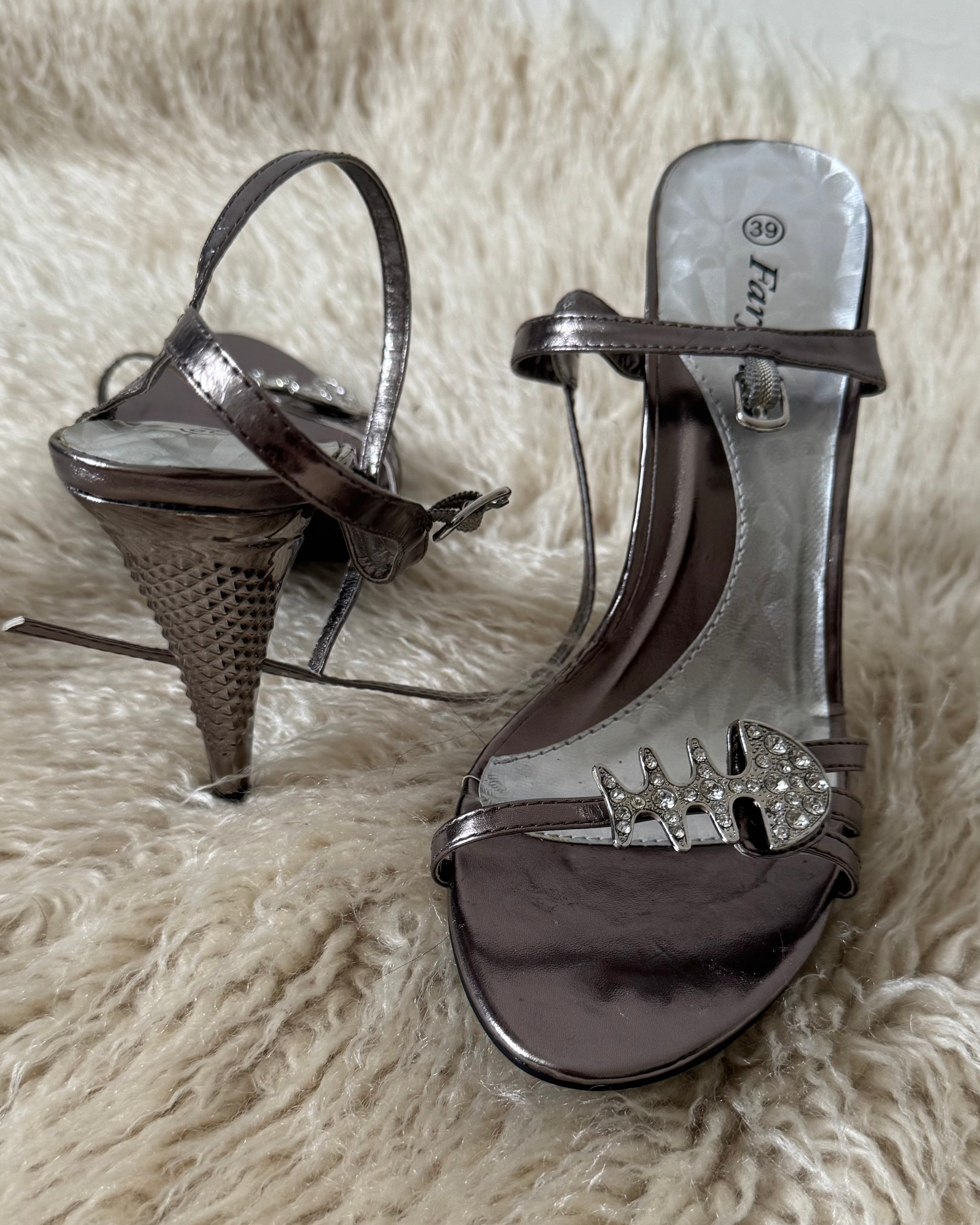 Fish bones heels. Size 39