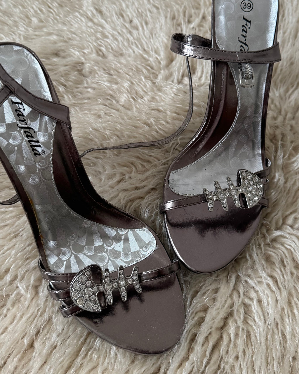 Fish bones heels. Size 39