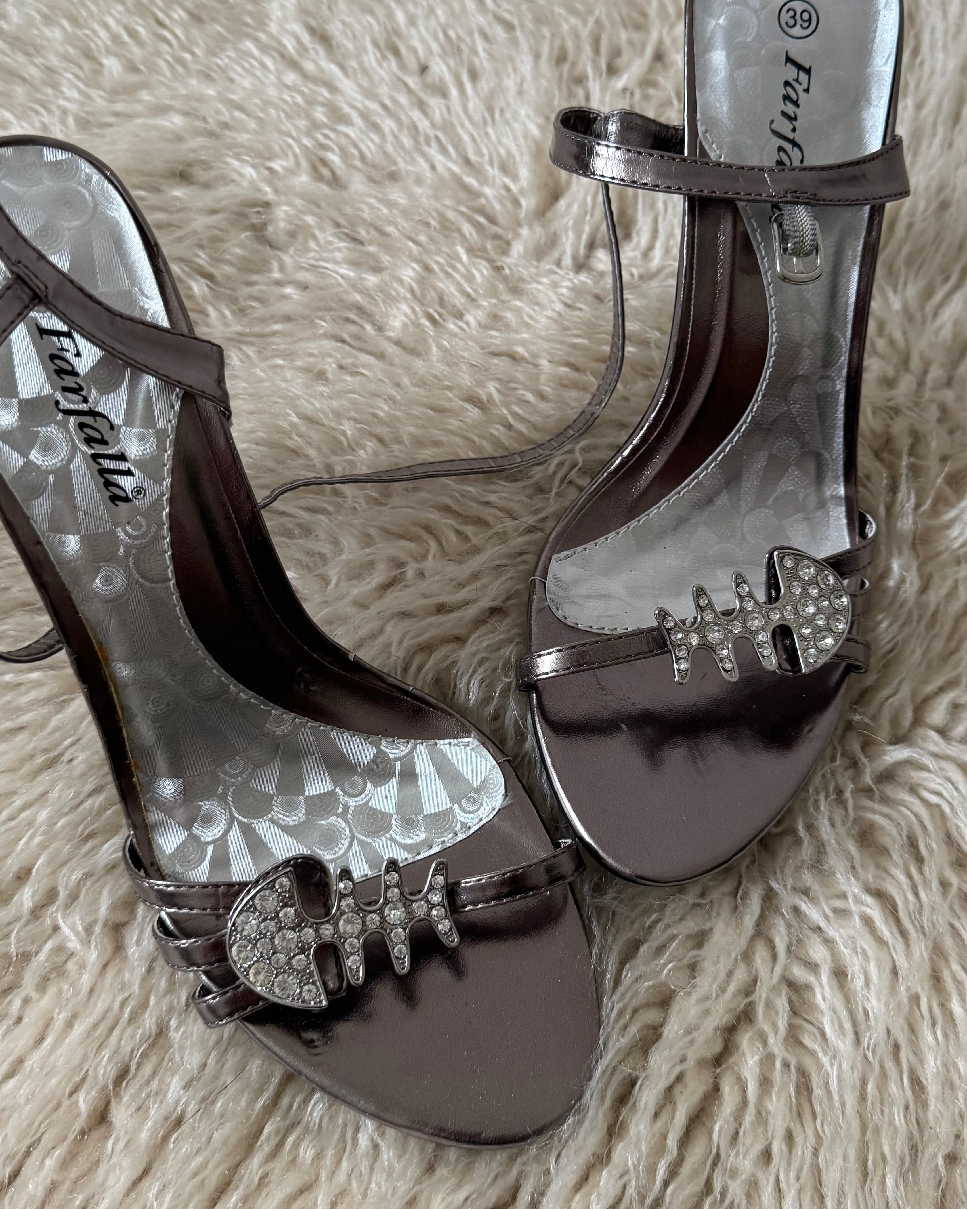 Fish bones heels. Size 39