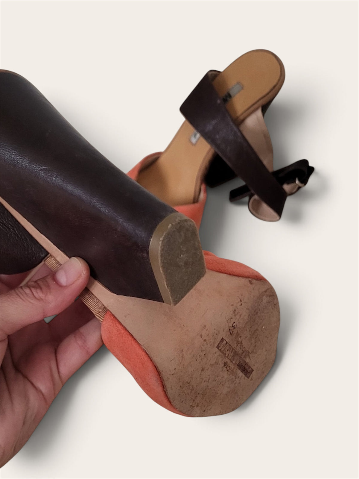 1990s Italian sandals. Size 37