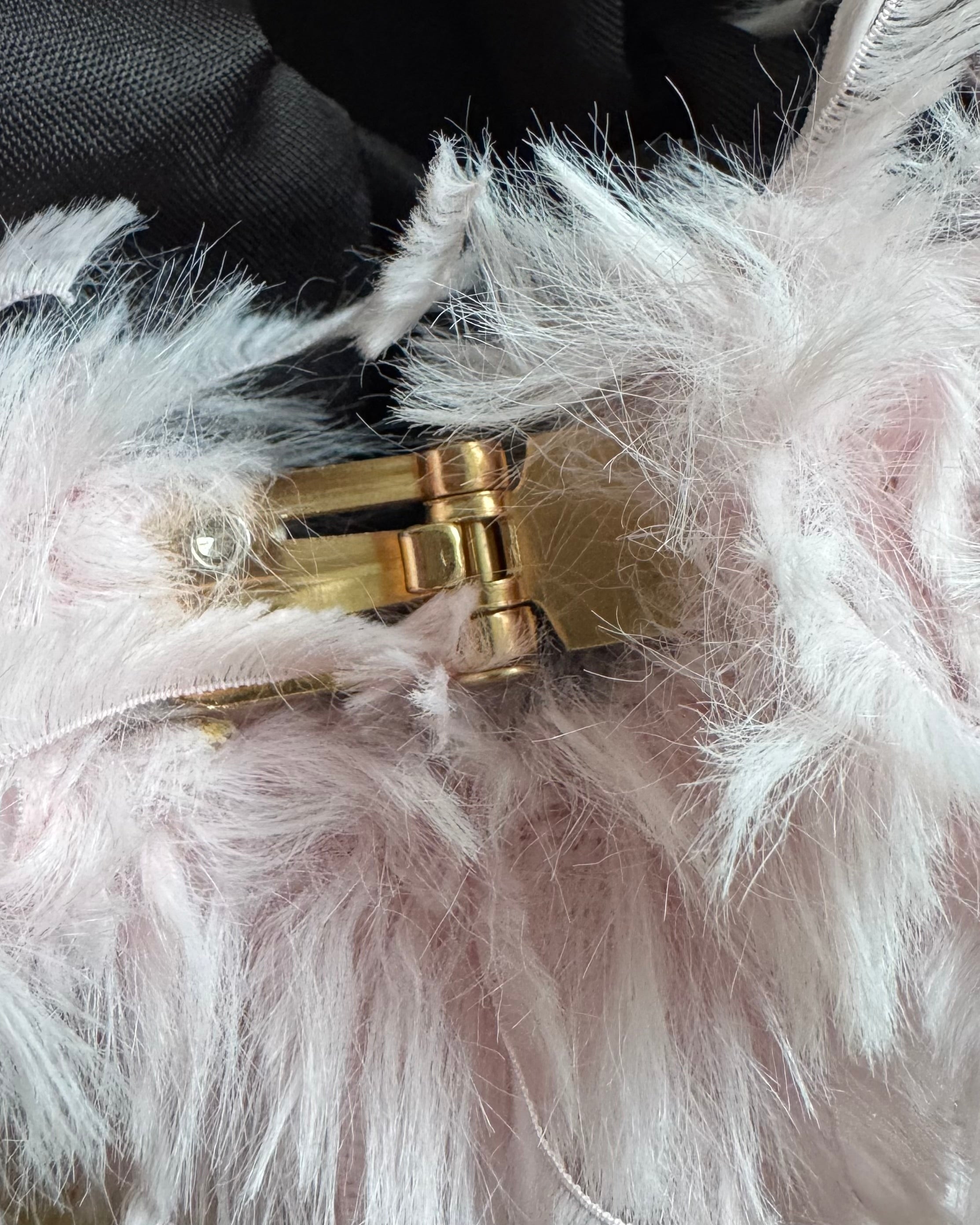 Pink feathers clutch