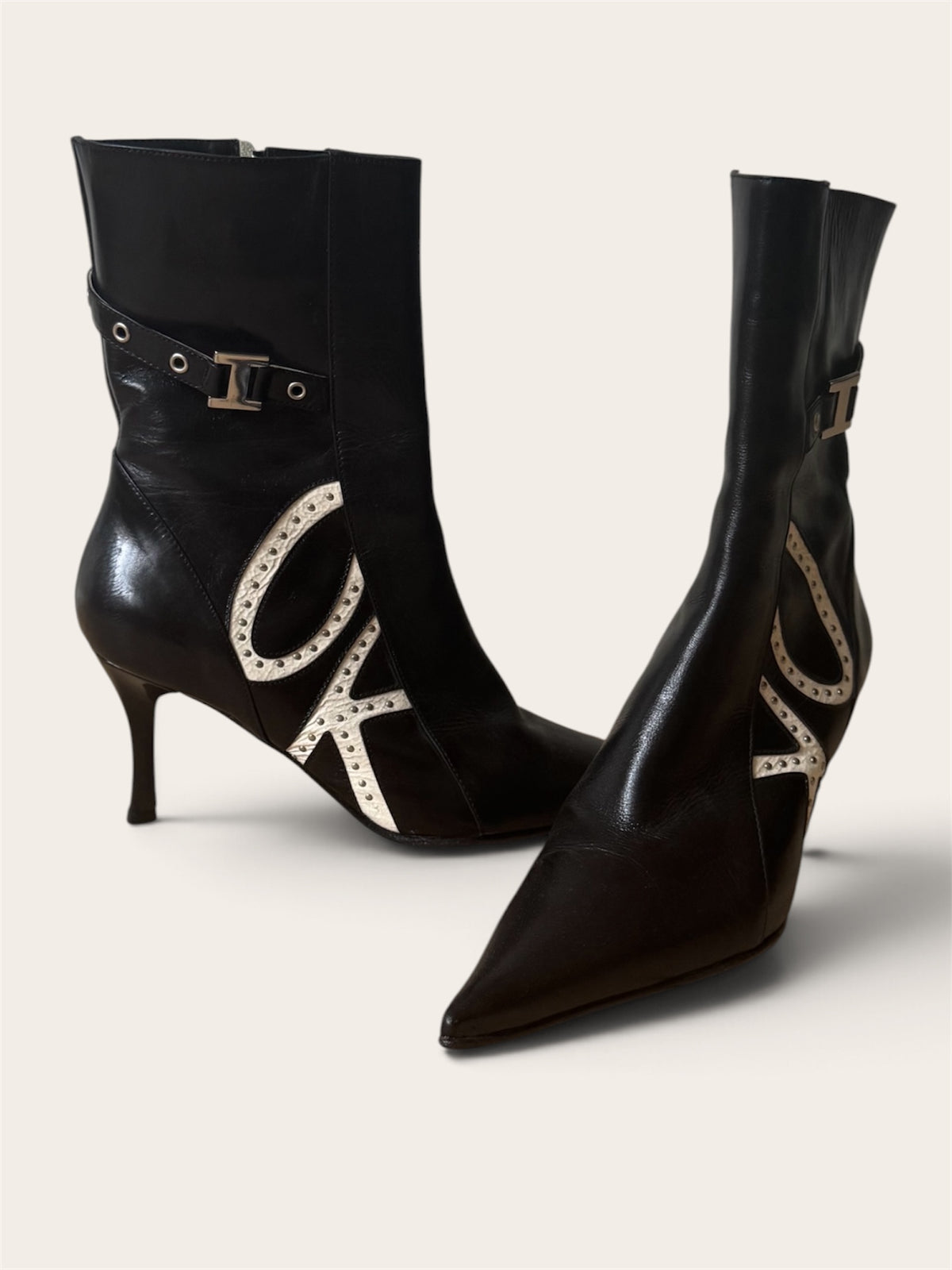 Y2K leather boots. Size 40