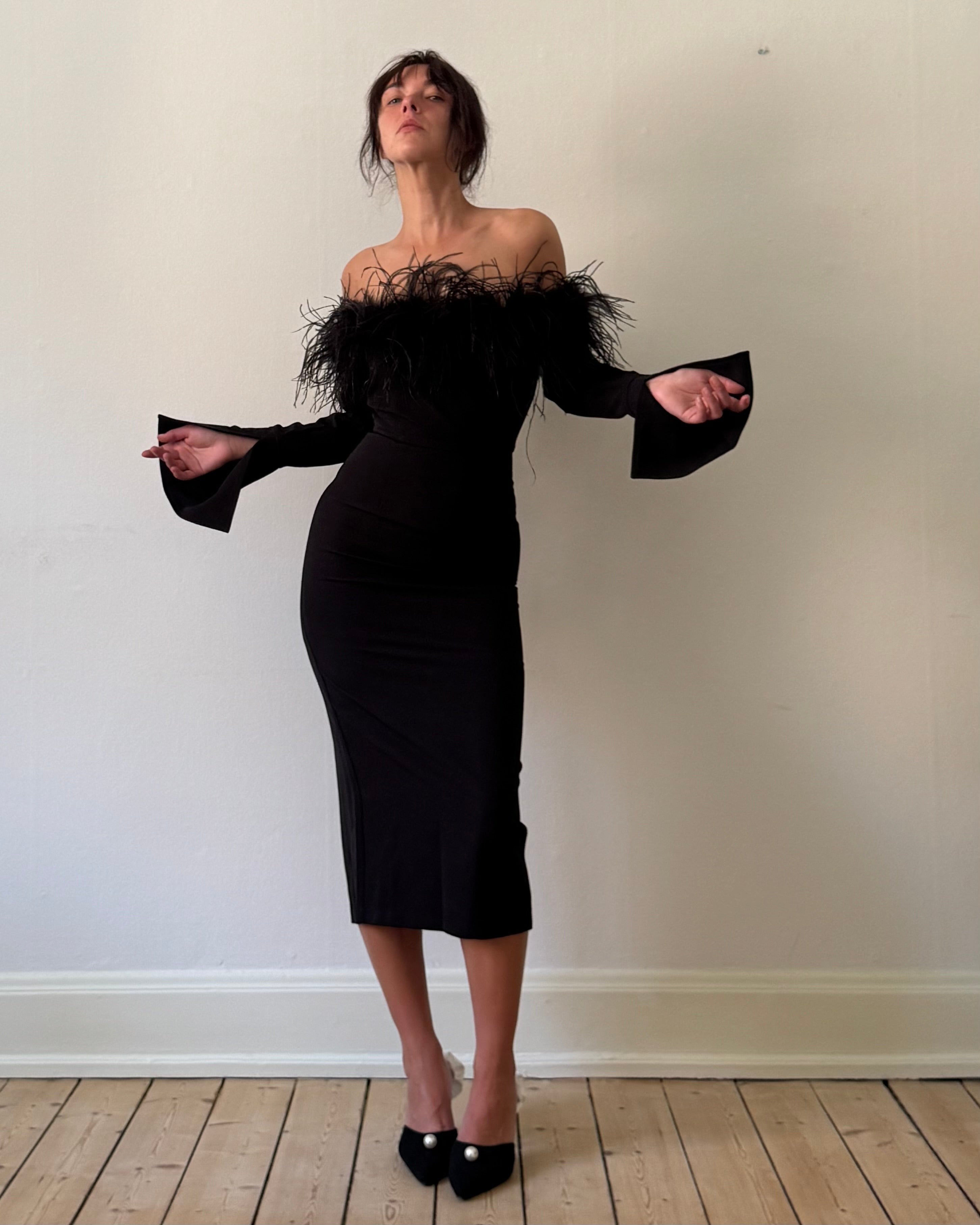 Fatale feathers