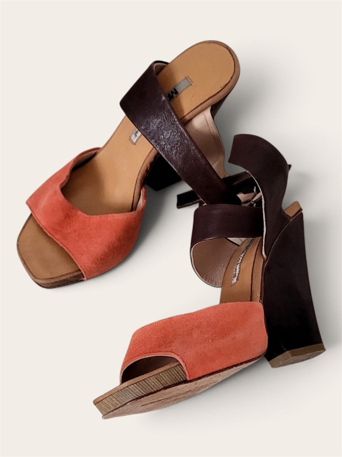 1990s Italian sandals. Size 37