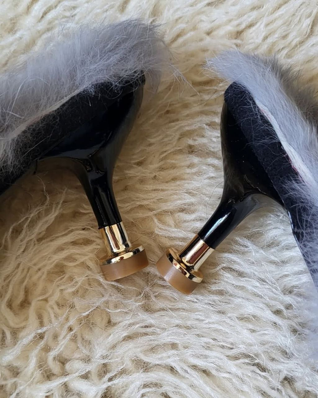 Fur mules. Size 36