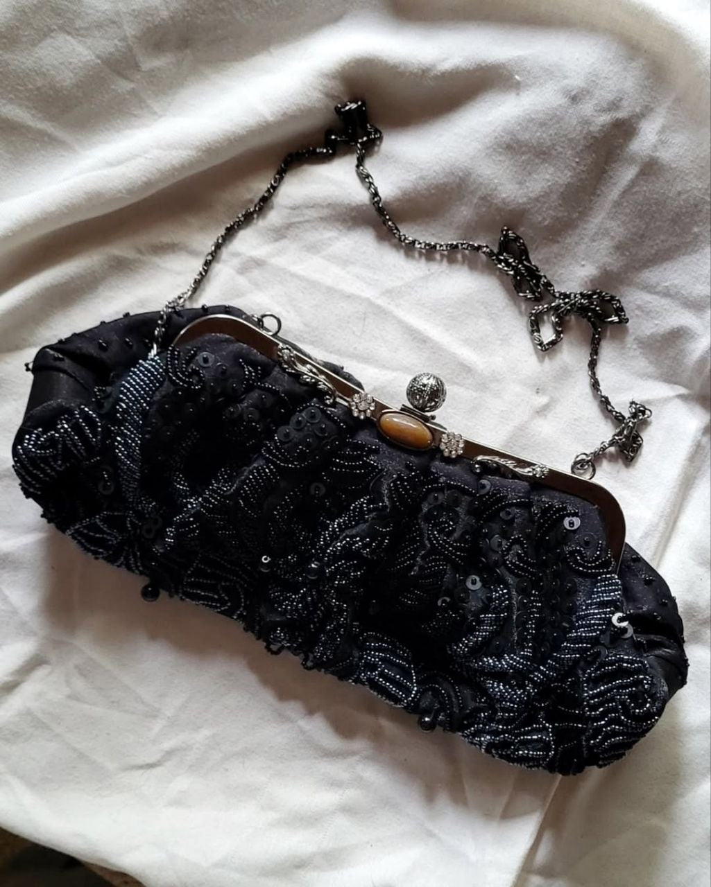 Femme fatale clutch