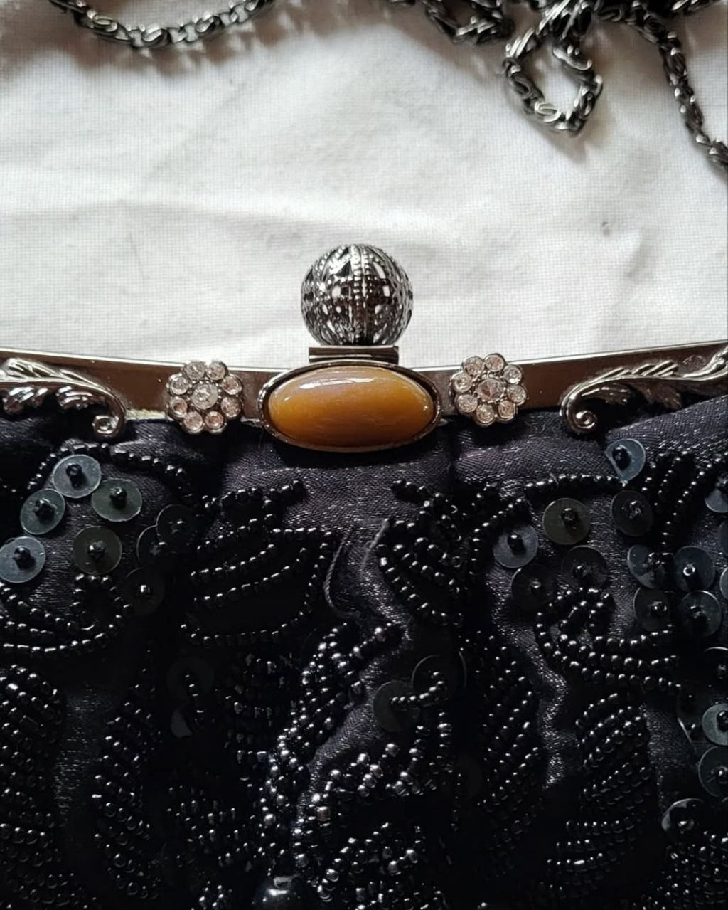 Femme fatale clutch