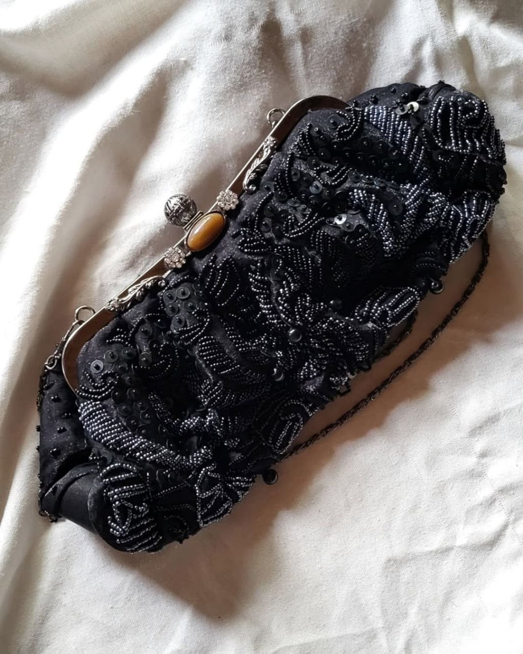 Femme fatale clutch
