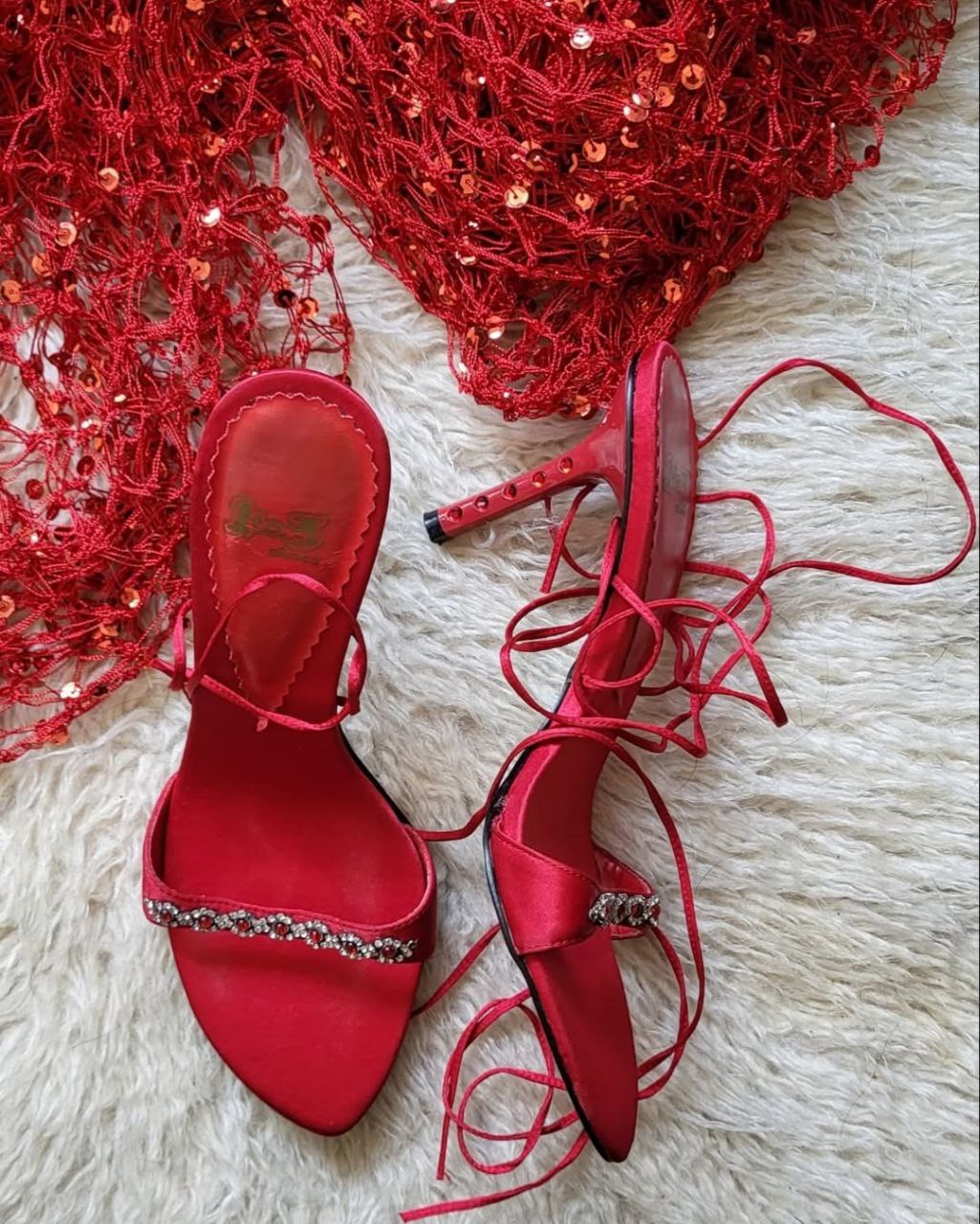 Feminine sandals. Size 37
