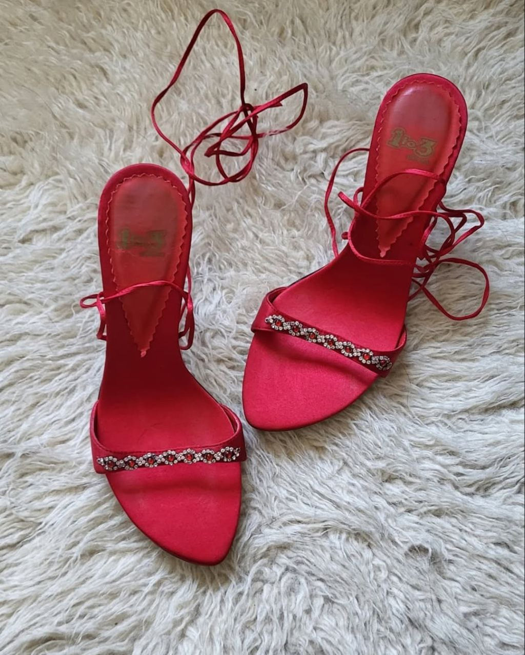 Feminine sandals. Size 37