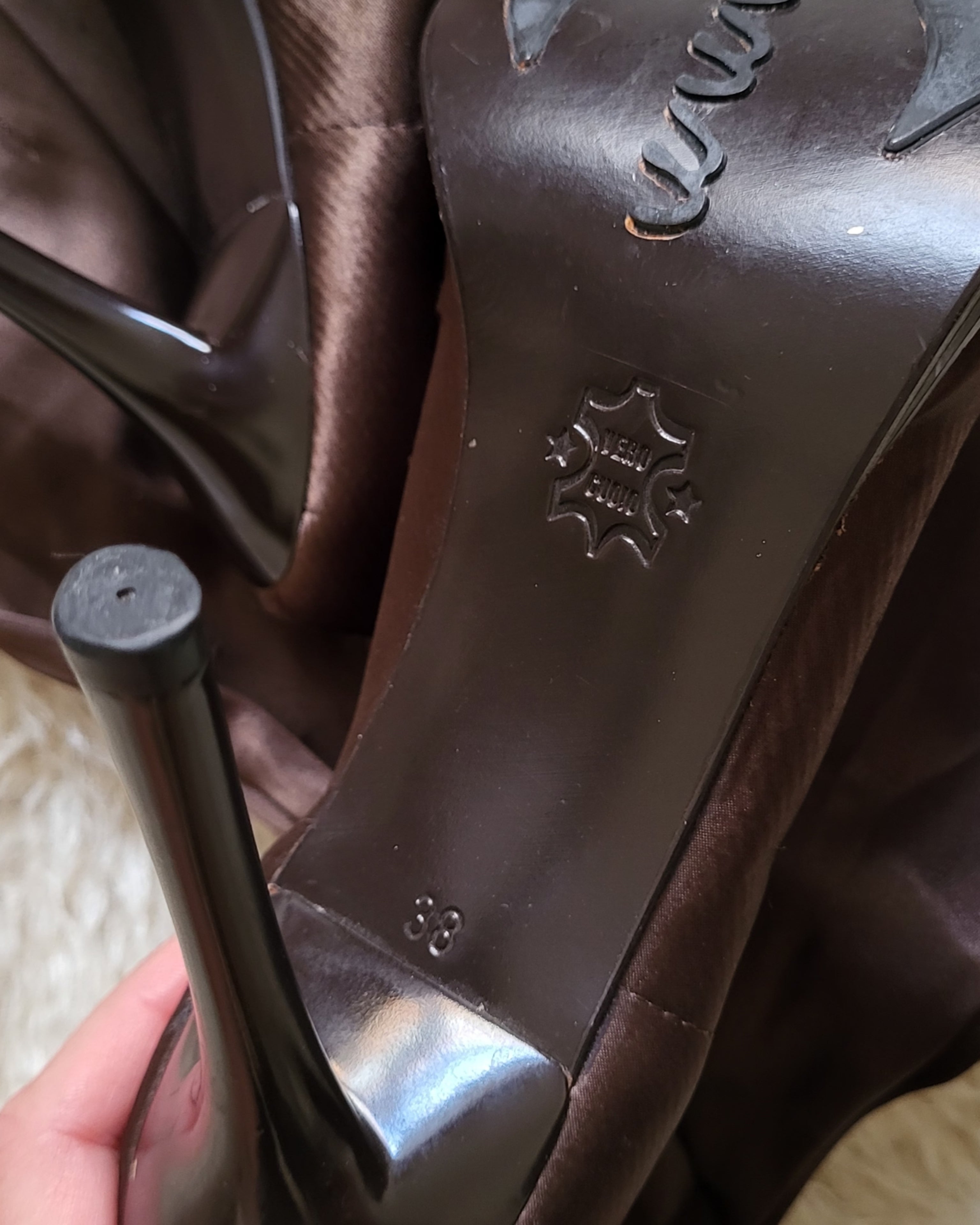 Satin leather. Size 38