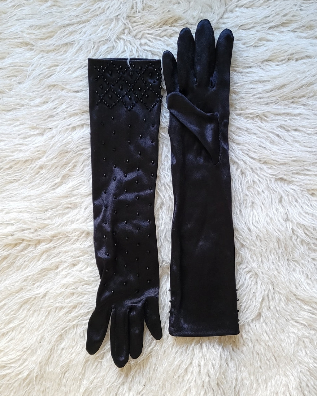 Black pearls gloves