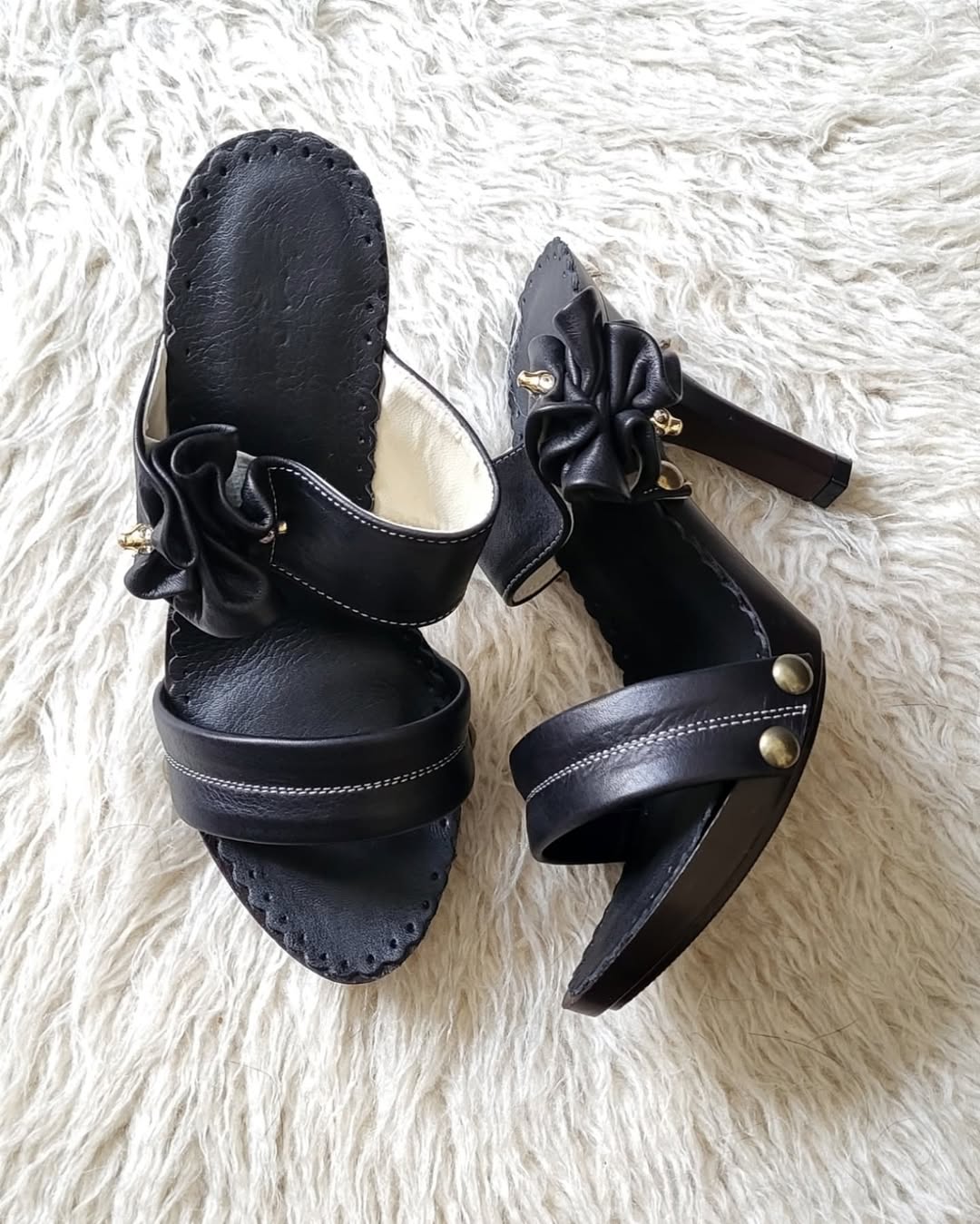 Playful flower. Size 37
